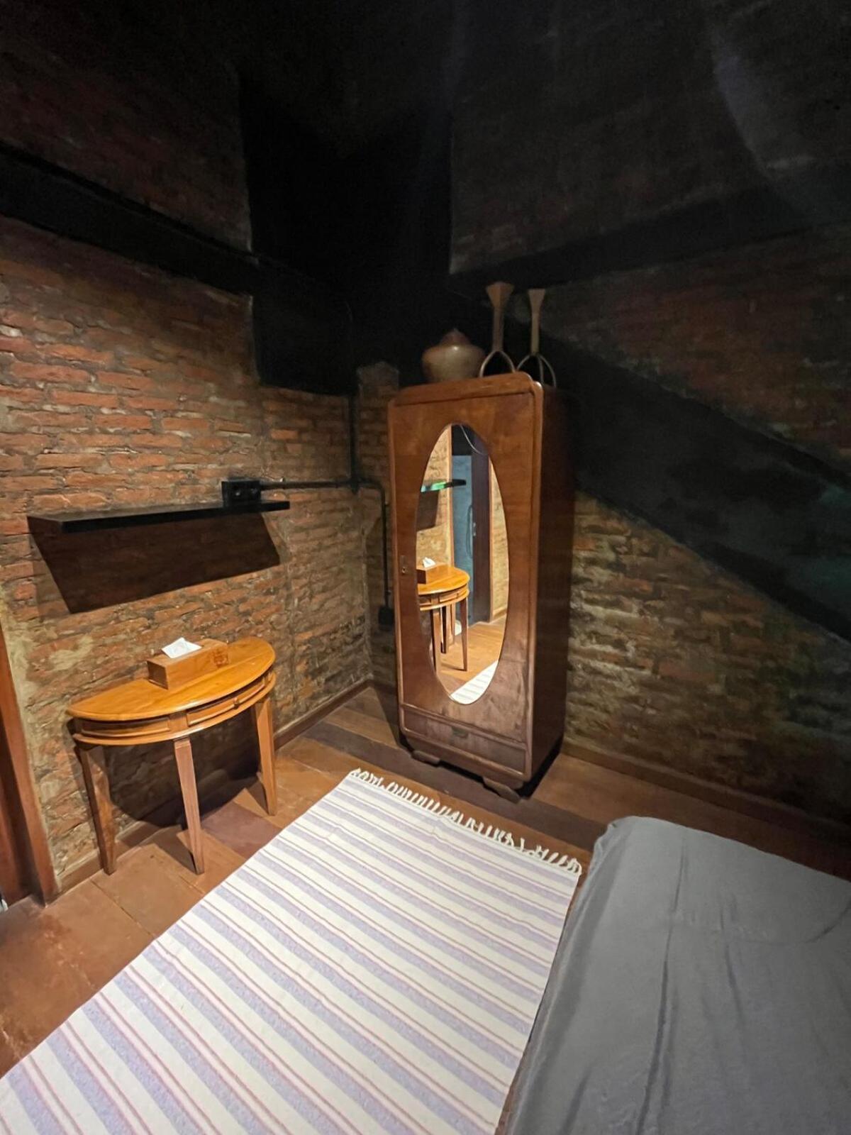 1 Bedroom Cozy In Center Of *