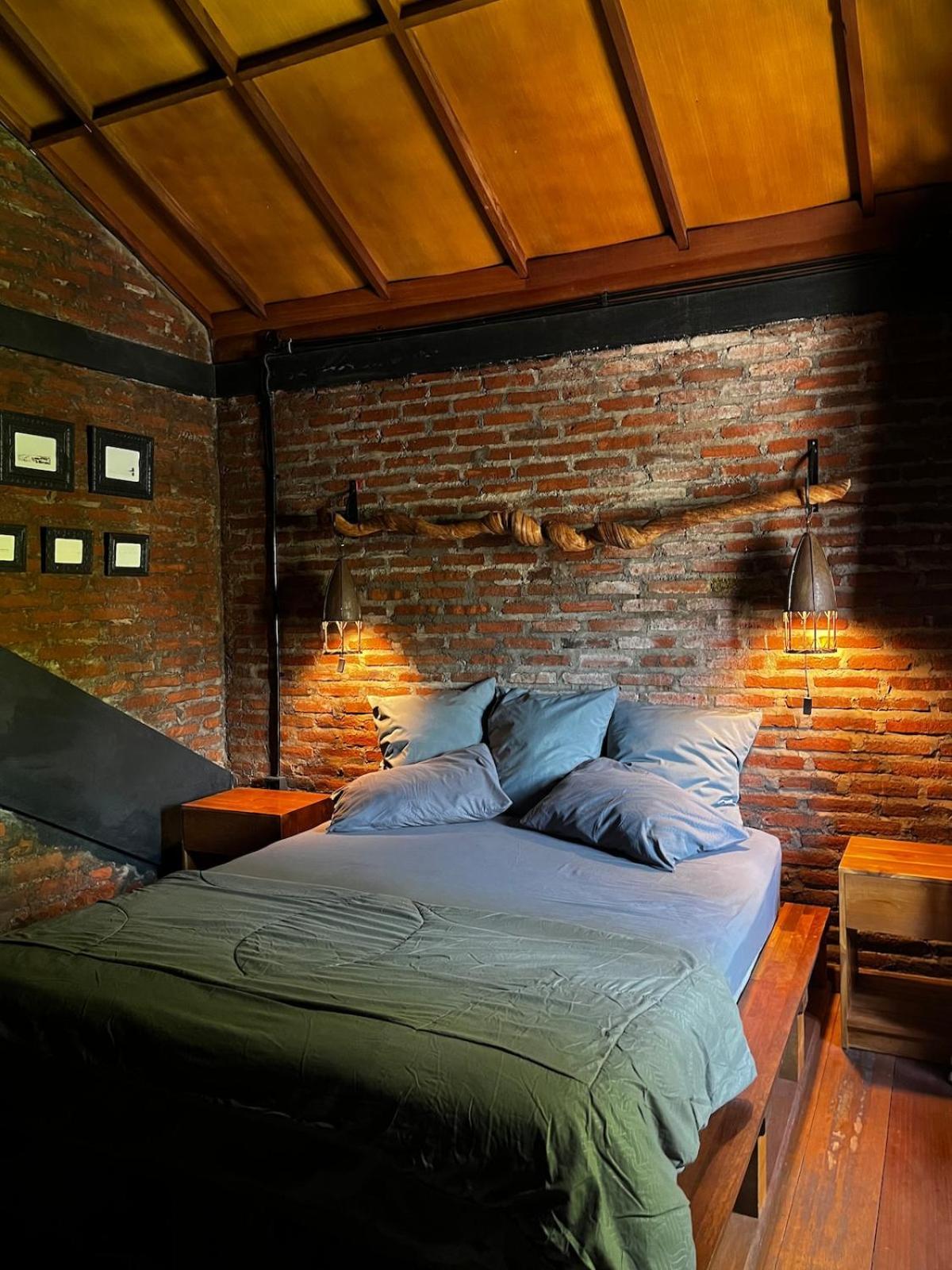 Apartemen 1 Bedroom Cozy In Center Of