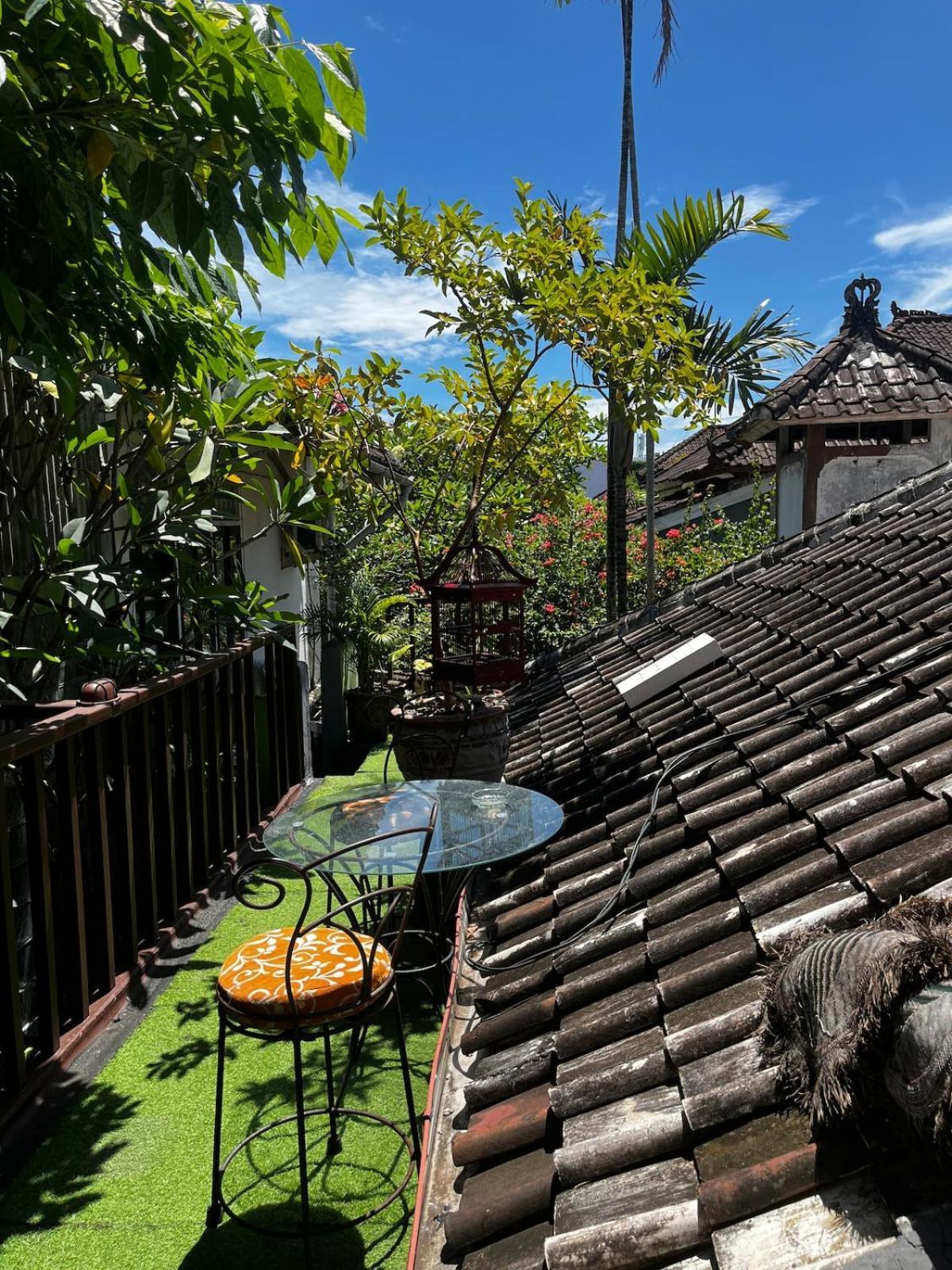 1 Bedroom Cozy In Center Of Apartemen